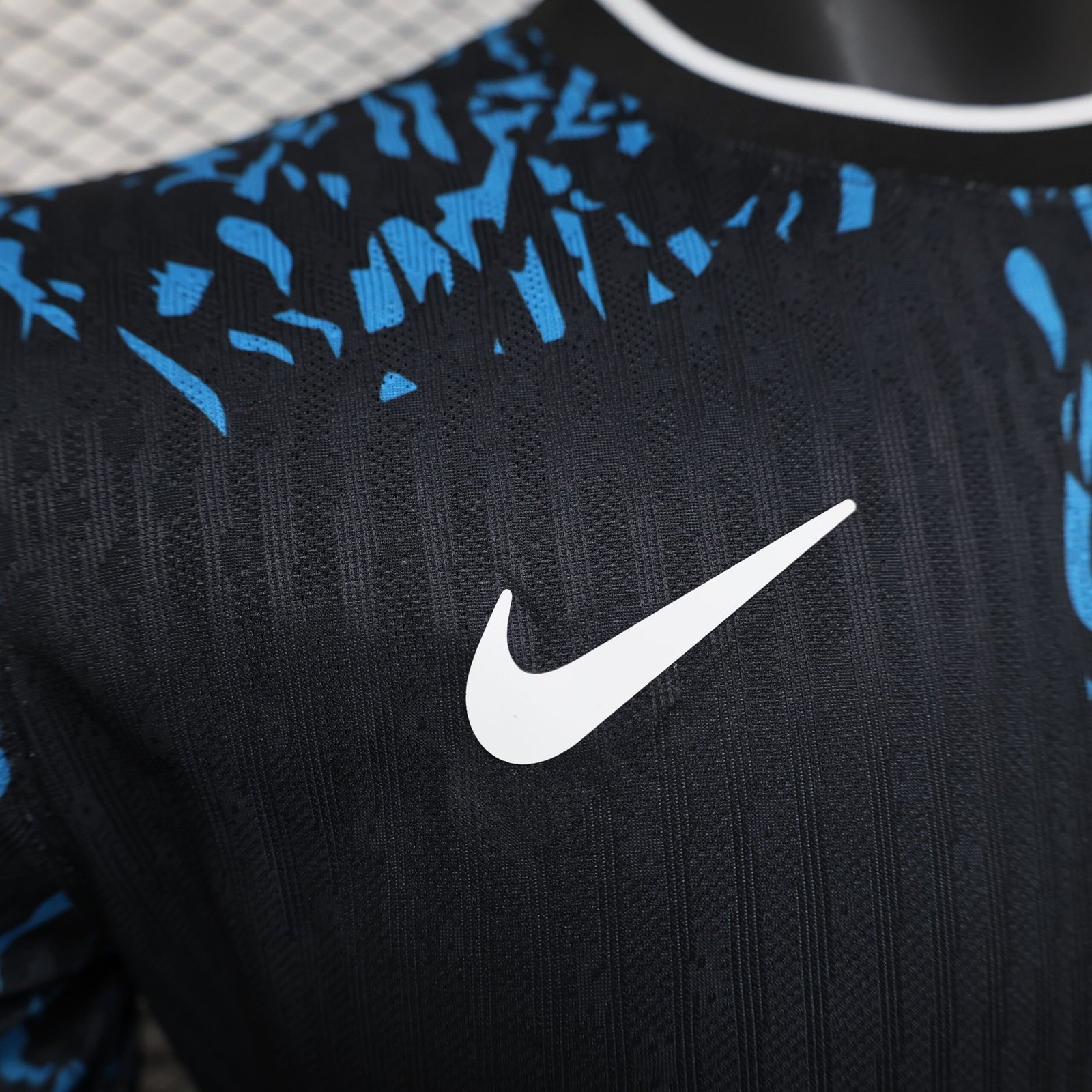 {Style No: 35700} Barcelona “Lion Attack” Blue Kit 24/25 - Image 3