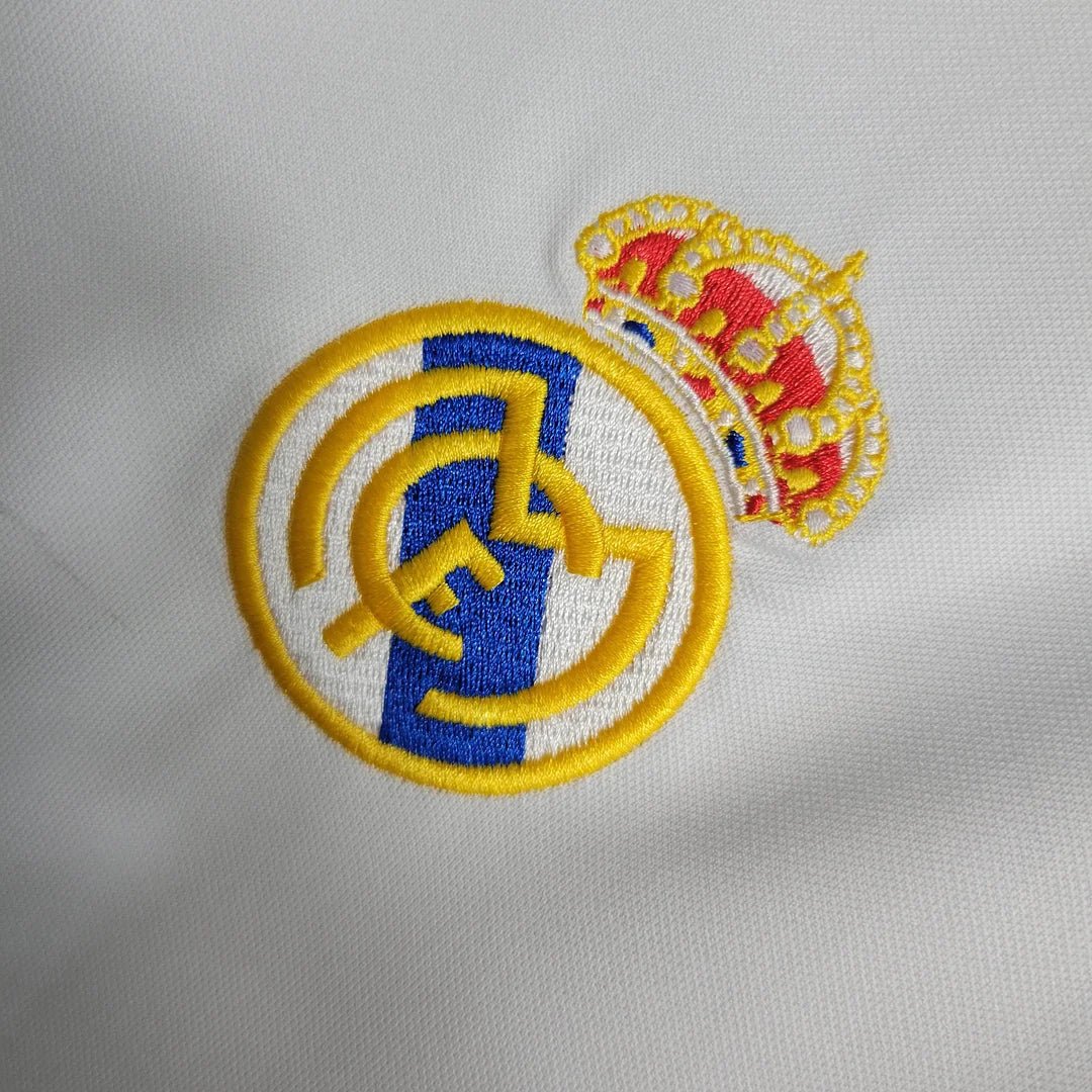 {Style No: 23504} Real Madrid Home Kit 00/01 - Image 2