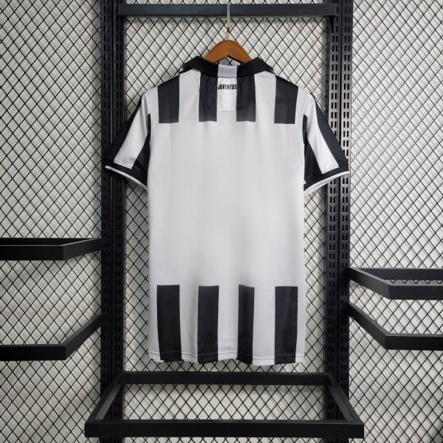 {Style No: 24971} Juventus Home Kit 14/15 - Image 2