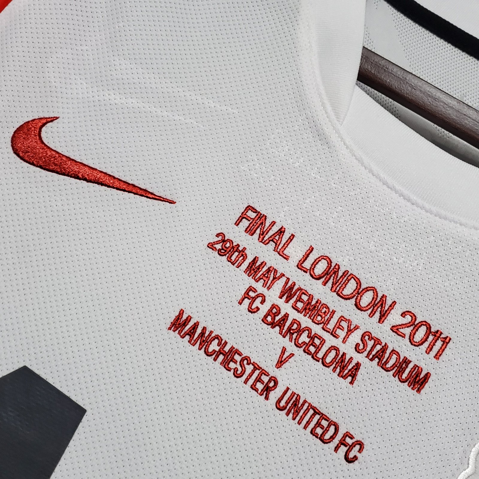 {Style No: 13650} Manchester United Away Kit 10/11 - Image 3