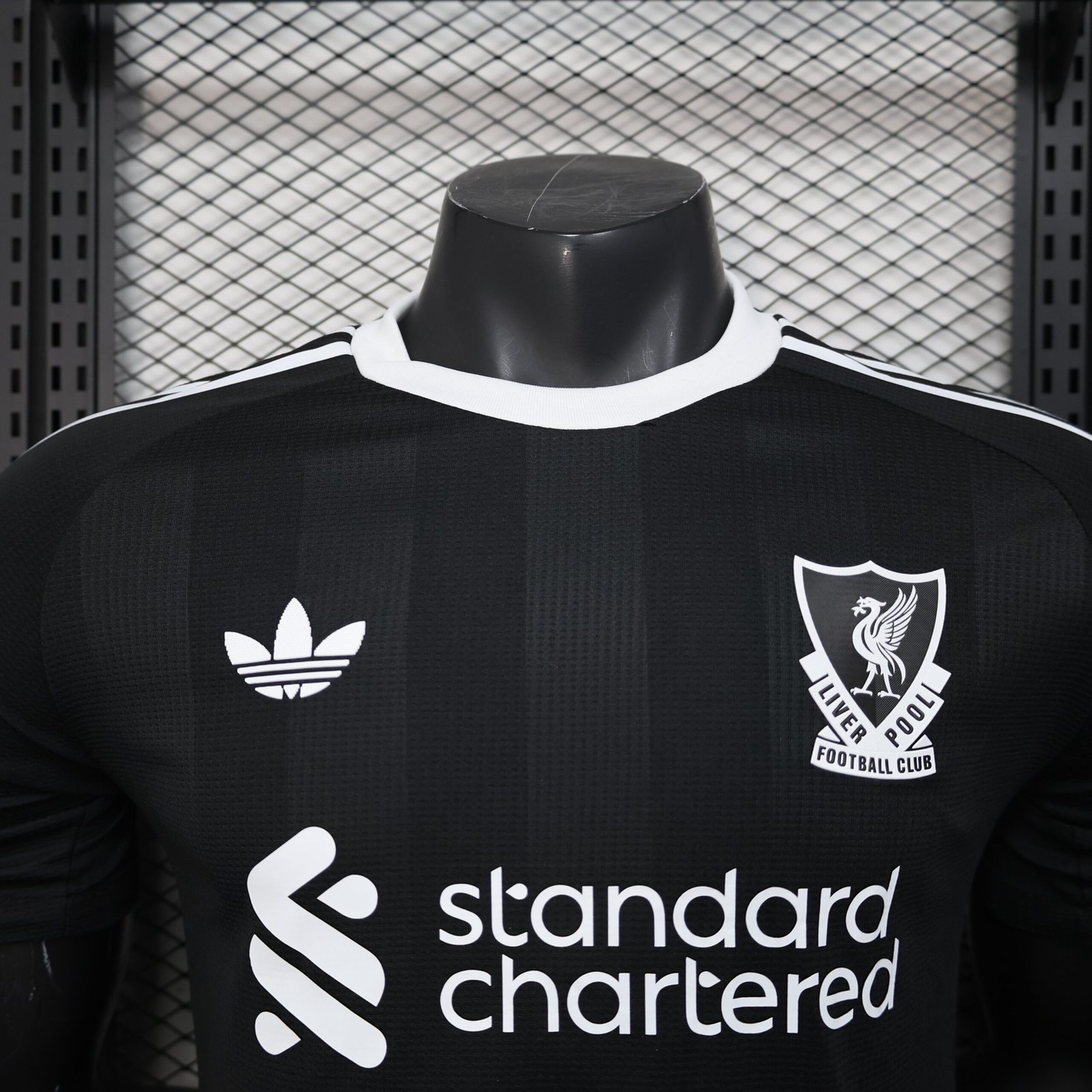{Style No: 7415} Liverpool Goalkeeper Kit 25/26 - Image 4