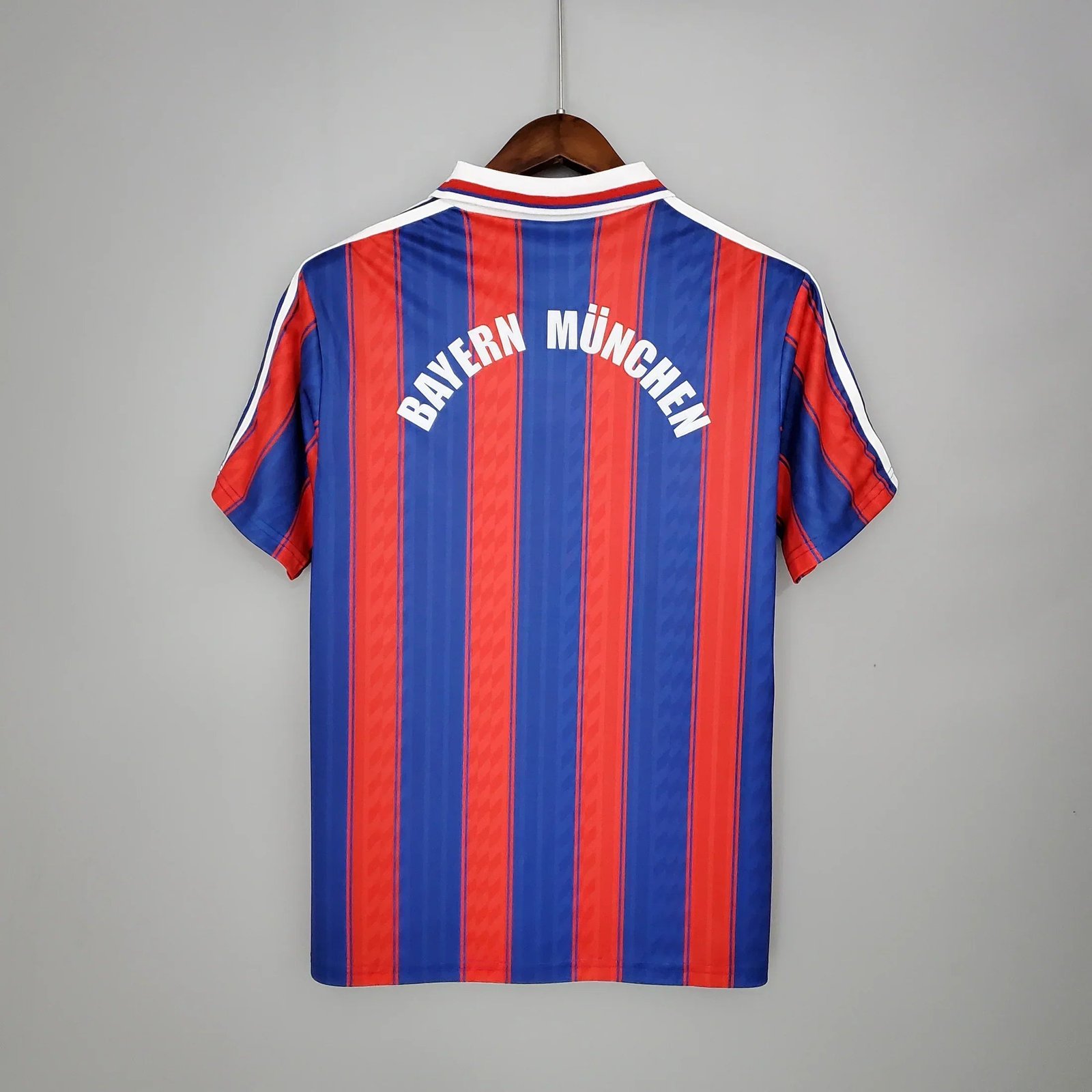 {Style No: 33897} Bayern Munich Home Kit 95/97 - Image 3