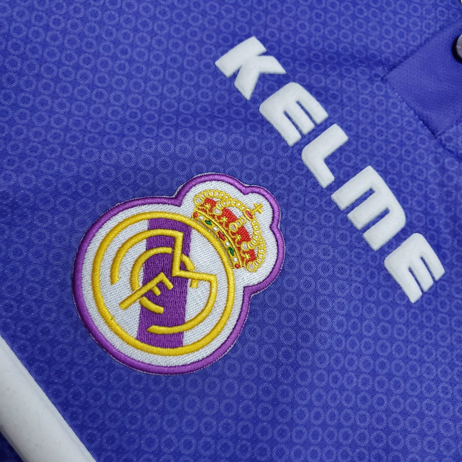 {Style No: 22318} Real Madrid Away Kit 97/98 - Image 2
