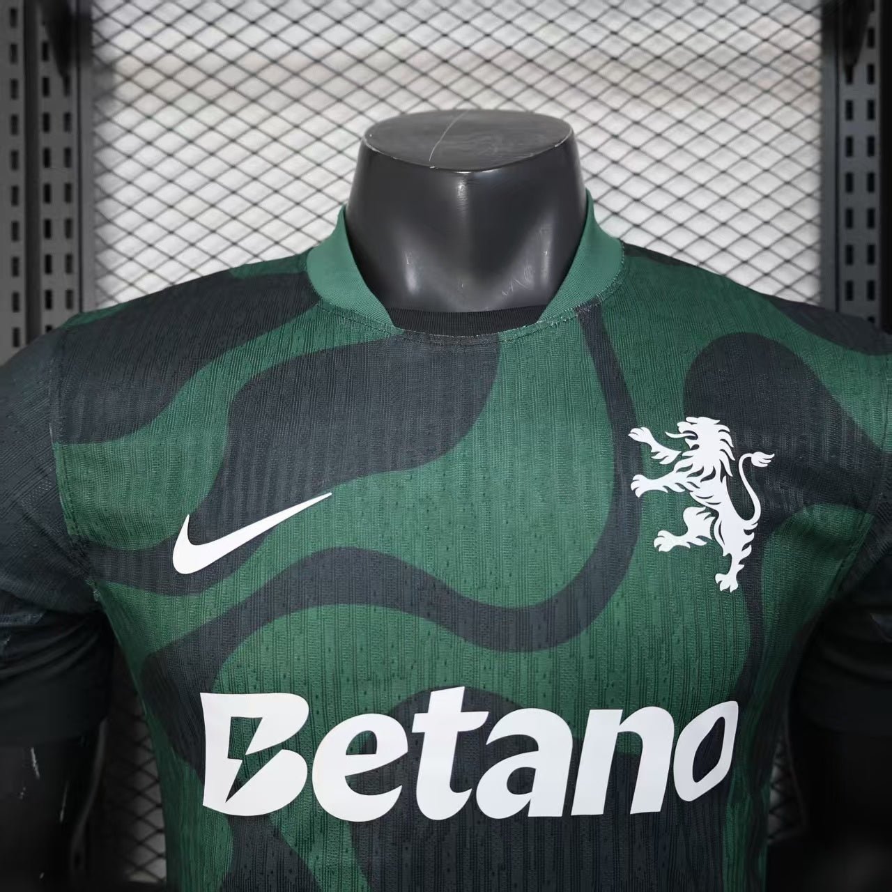 {Style No: 4957} Sporting Lisbon Fifth Kit 25/26 - Image 4