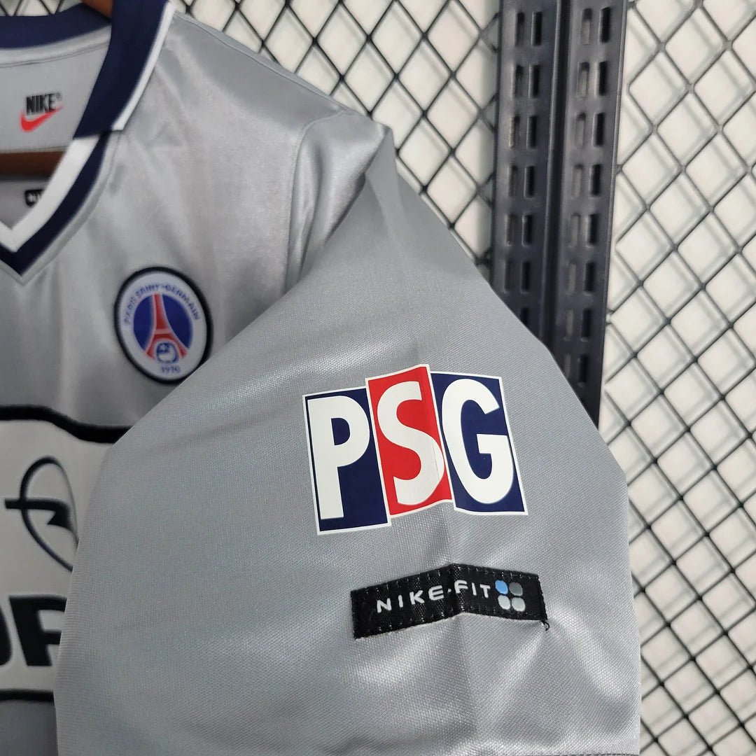 {Style No: 30961} Paris Saint-Germain Away Kit 99/00 - Image 2