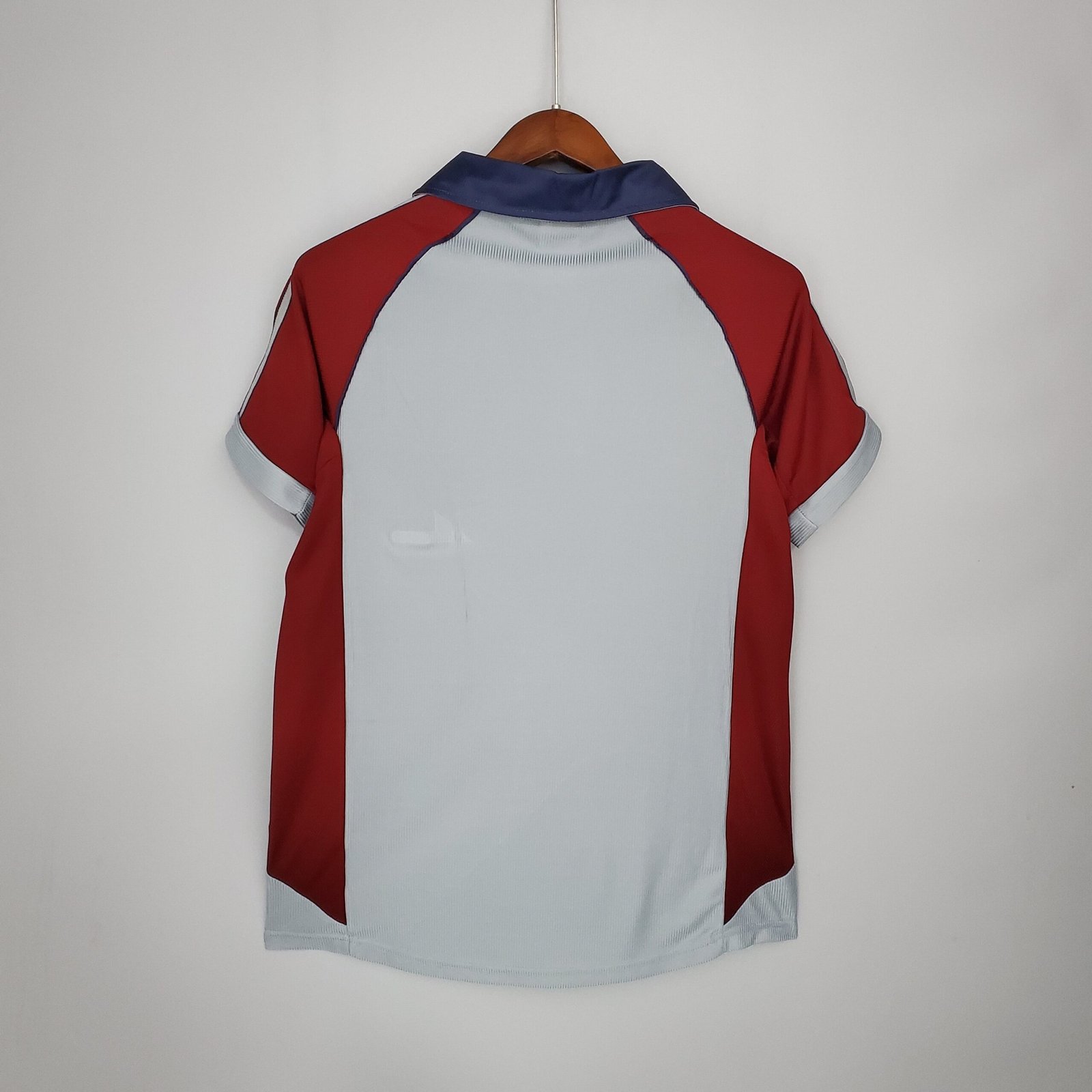 {Style No: 33911} Bayern Munich Away Kit 98/99 - Image 3