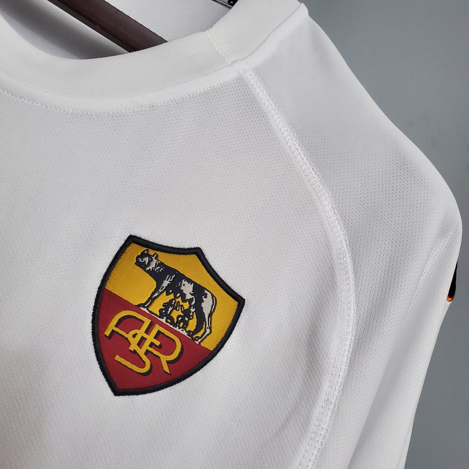 {Style No: 26501} A.S. Roma Away Kit 00/01 - Image 2