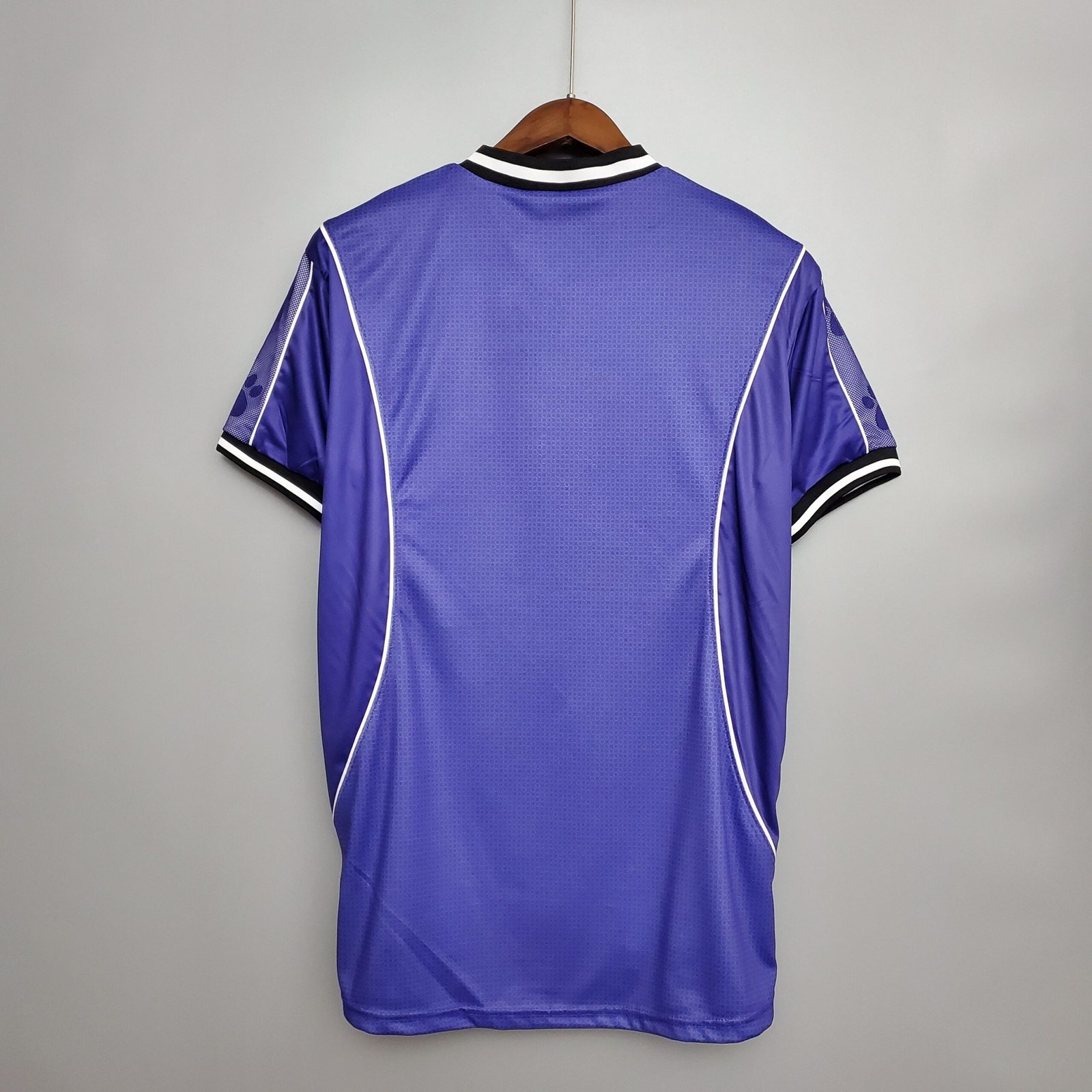 {Style No: 22318} Real Madrid Away Kit 97/98 - Image 3