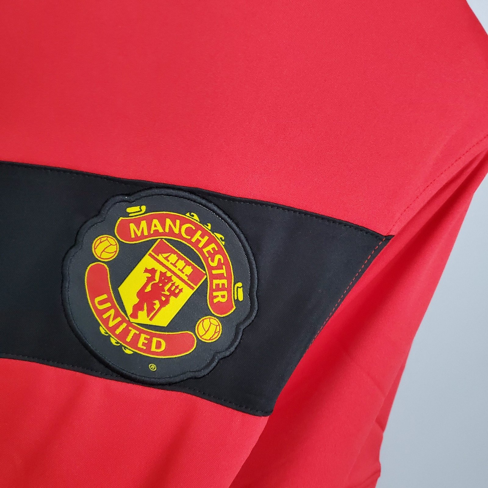{Style No: 13582} Manchester United Home Kit 09/10 - Image 2