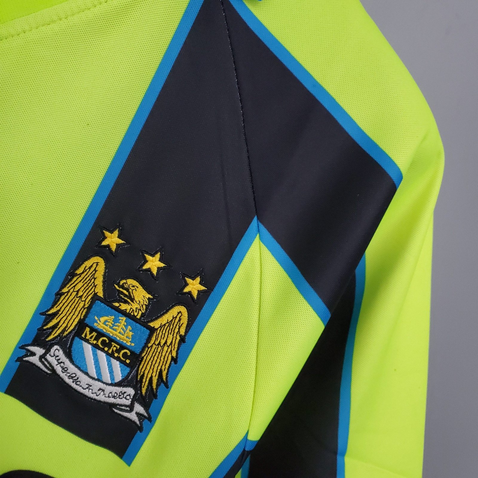 {Style No: 14030} Manchester City Away Kit 97/99 - Image 2
