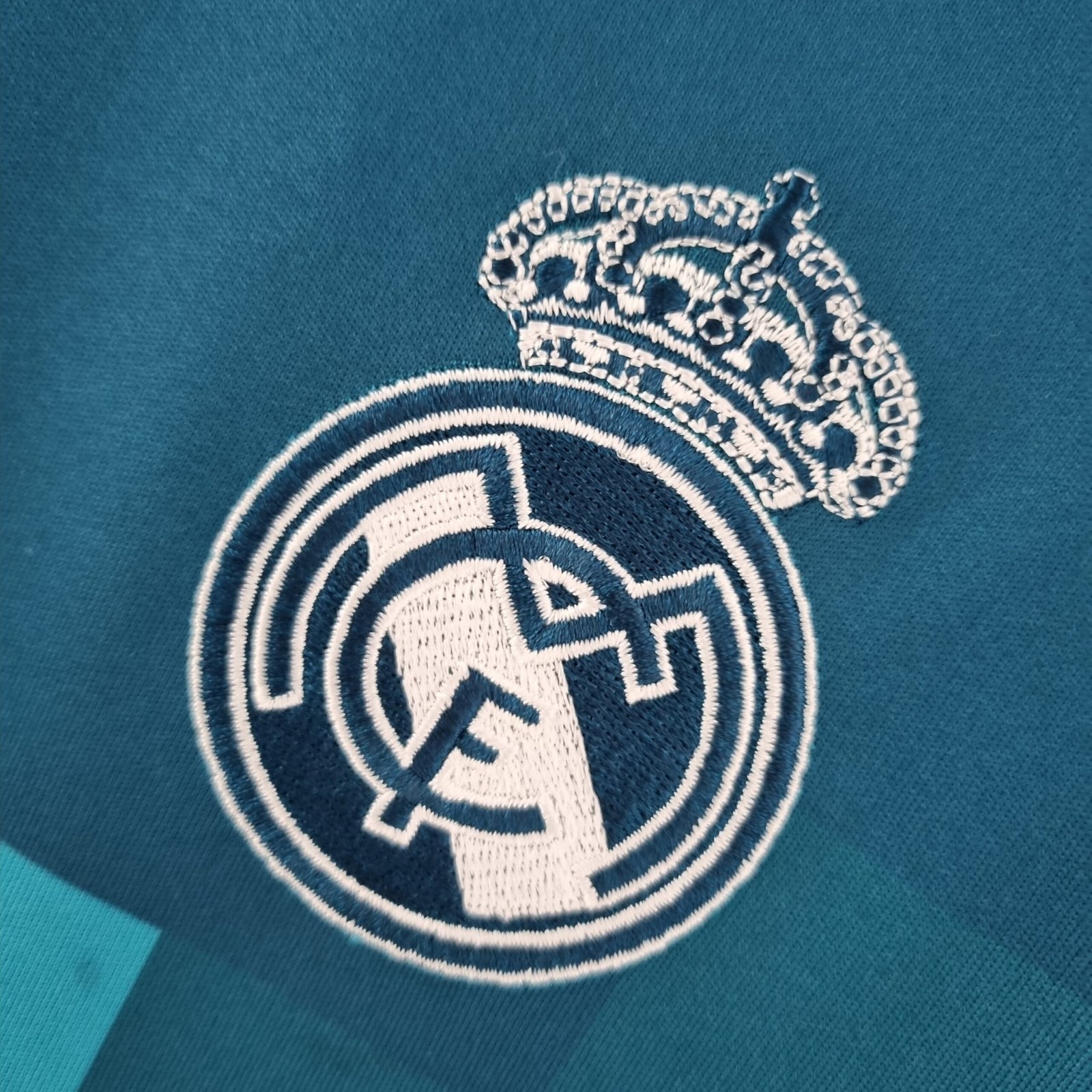 {Style No: 23121} Real Madrid Third Kit 17/18 - Image 2