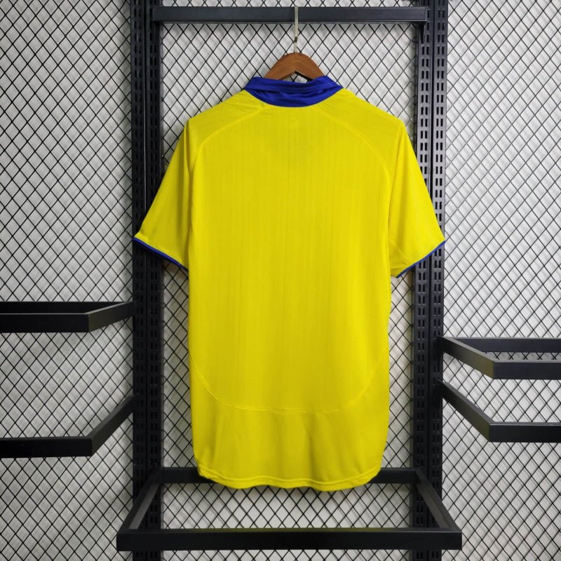 {Style No: 15548} Arsenal Away Kit 05/06 - Image 2