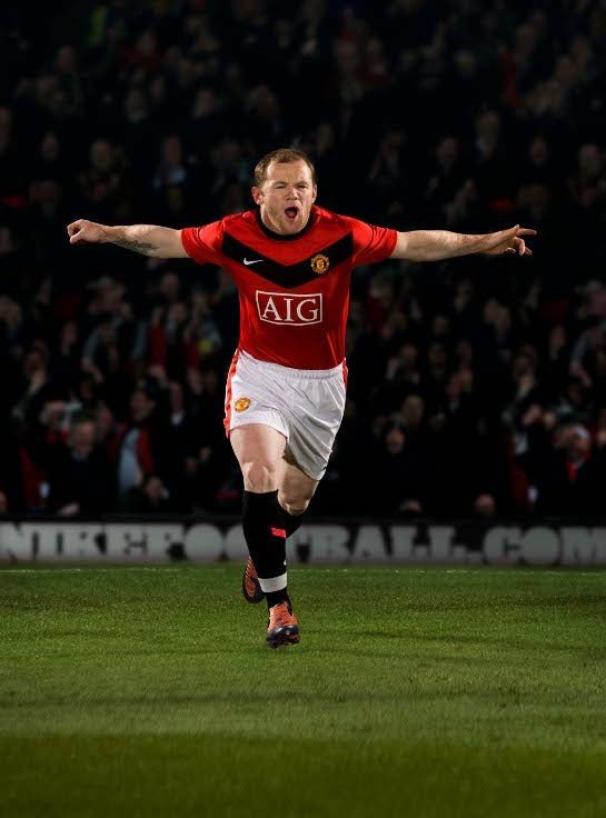 {Style No: 13582} Manchester United Home Kit 09/10 - Image 4