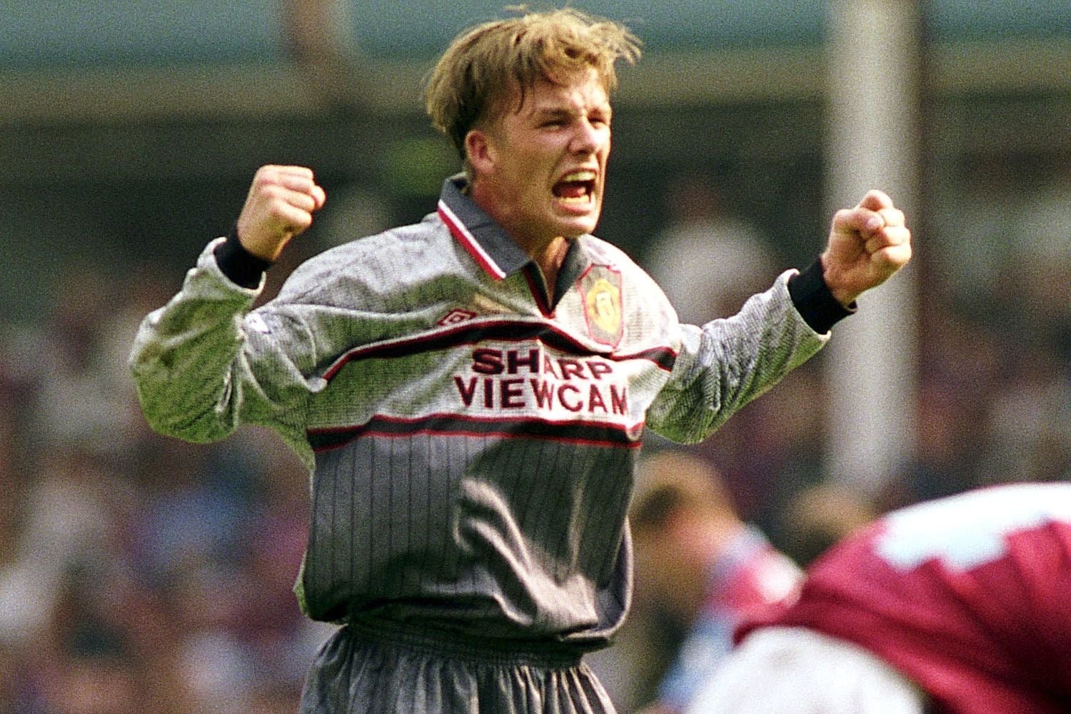 {Style No: 13672} Manchester United Away Kit 95/96 - Image 4