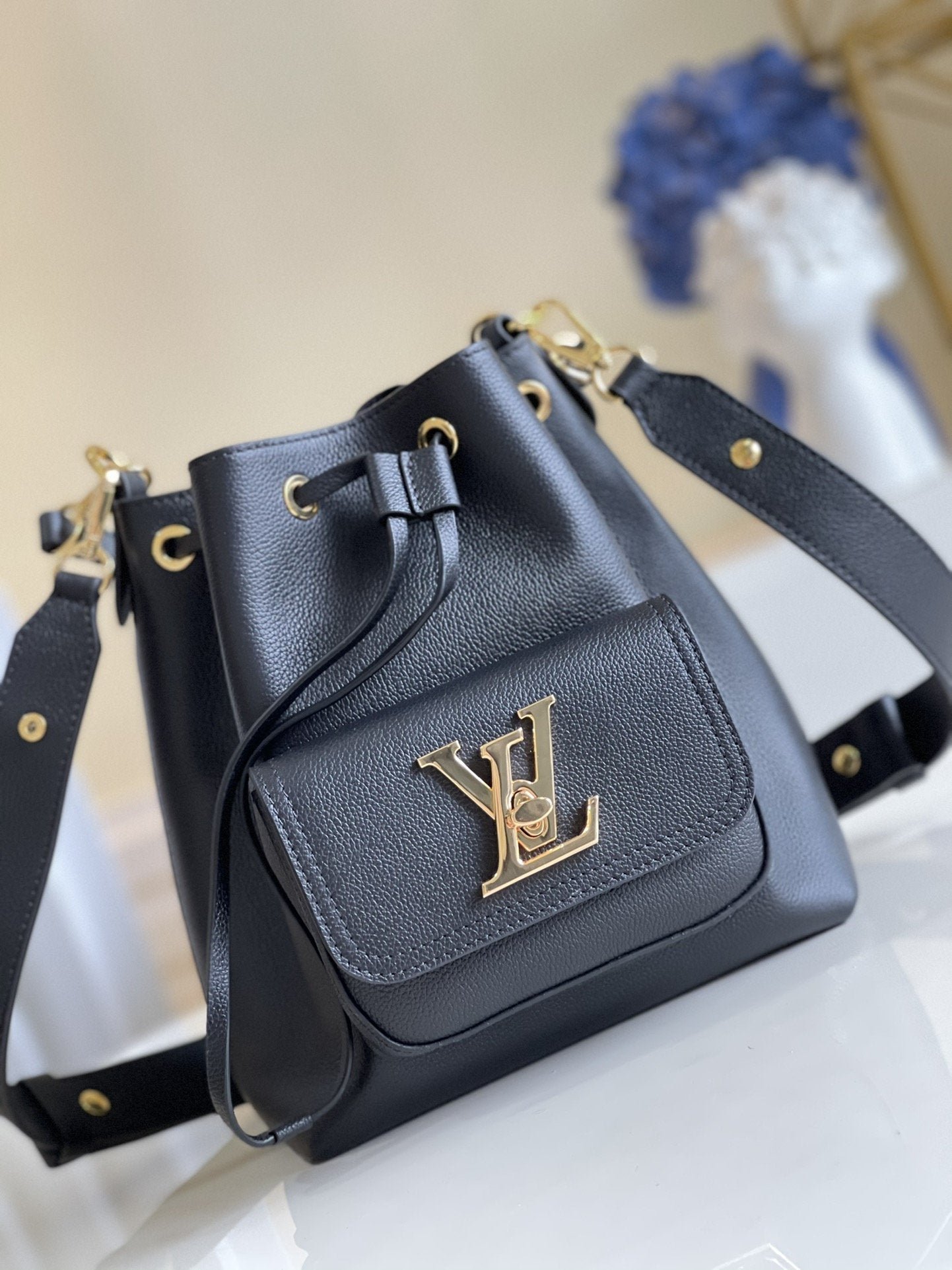 {Style No: RZZSVIES} LV LOCKME BUCKET 23 BLACK GRAINED CALF SKIN - Image 2