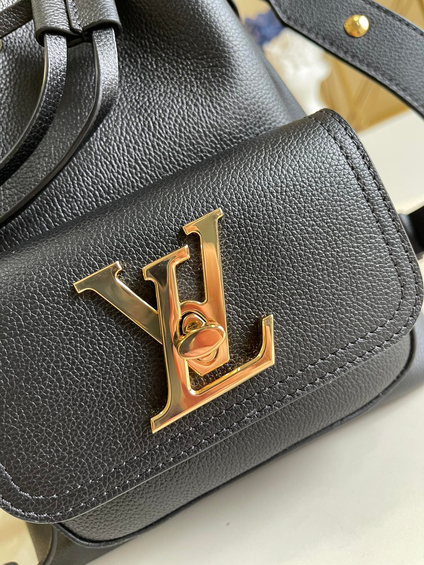 {Style No: RZZSVIES} LV LOCKME BUCKET 23 BLACK GRAINED CALF SKIN - Image 3