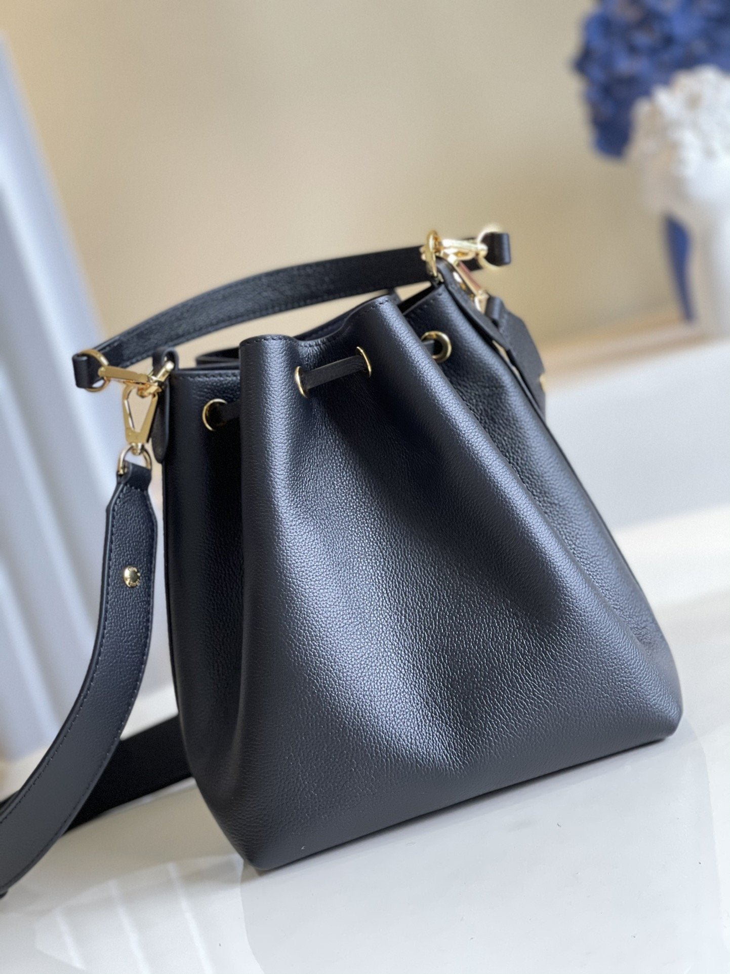 {Style No: RZZSVIES} LV LOCKME BUCKET 23 BLACK GRAINED CALF SKIN - Image 6