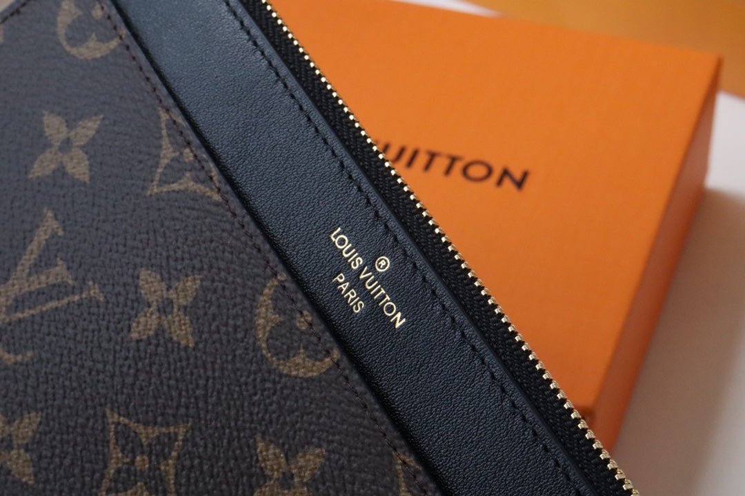 {Style No: M1VUQUAU} LV SLIM PURSE MONOGRAM CANVAS 20CM - Image 5