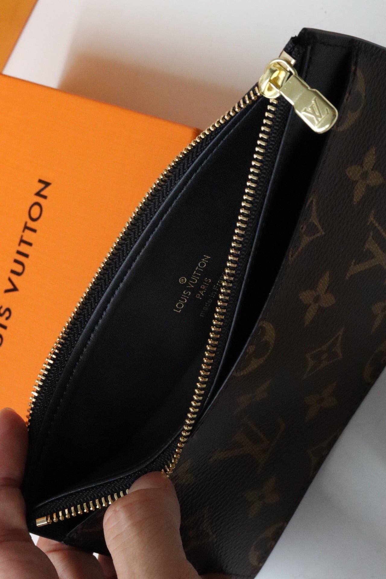 {Style No: M1VUQUAU} LV SLIM PURSE MONOGRAM CANVAS 20CM - Image 7