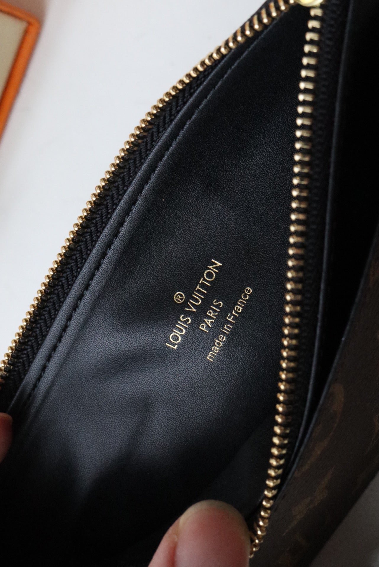 {Style No: M1VUQUAU} LV SLIM PURSE MONOGRAM CANVAS 20CM - Image 8