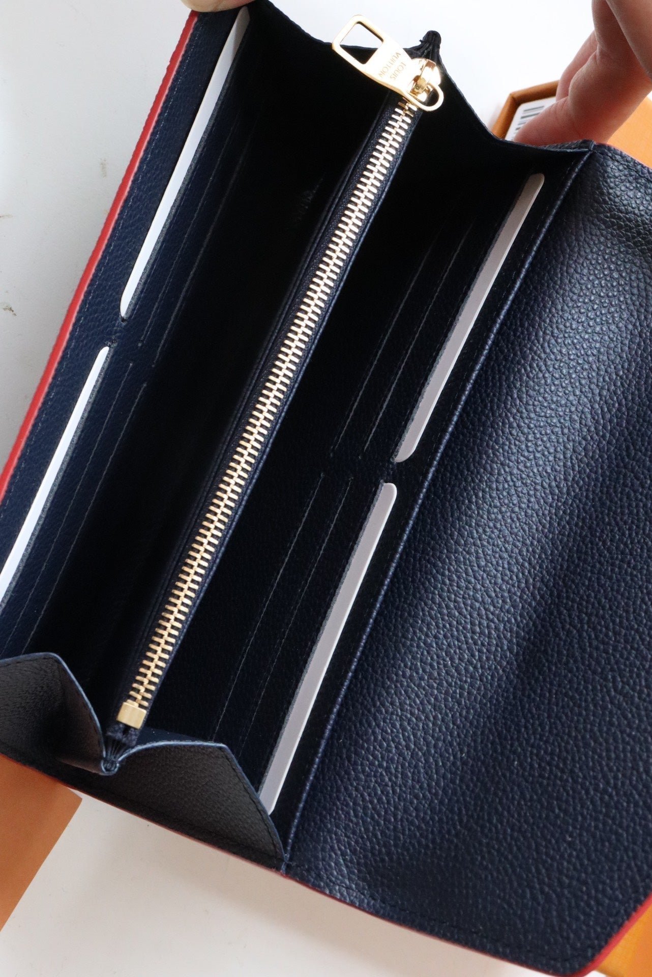 {Style No: SV2LRDHZ} LV SARAH WALLET MONOGRAM EMPREINTE LEATHER 19CM BLACK RED - Image 8
