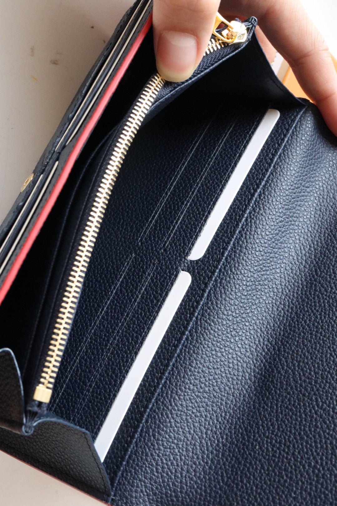 {Style No: SV2LRDHZ} LV SARAH WALLET MONOGRAM EMPREINTE LEATHER 19CM BLACK RED - Image 9