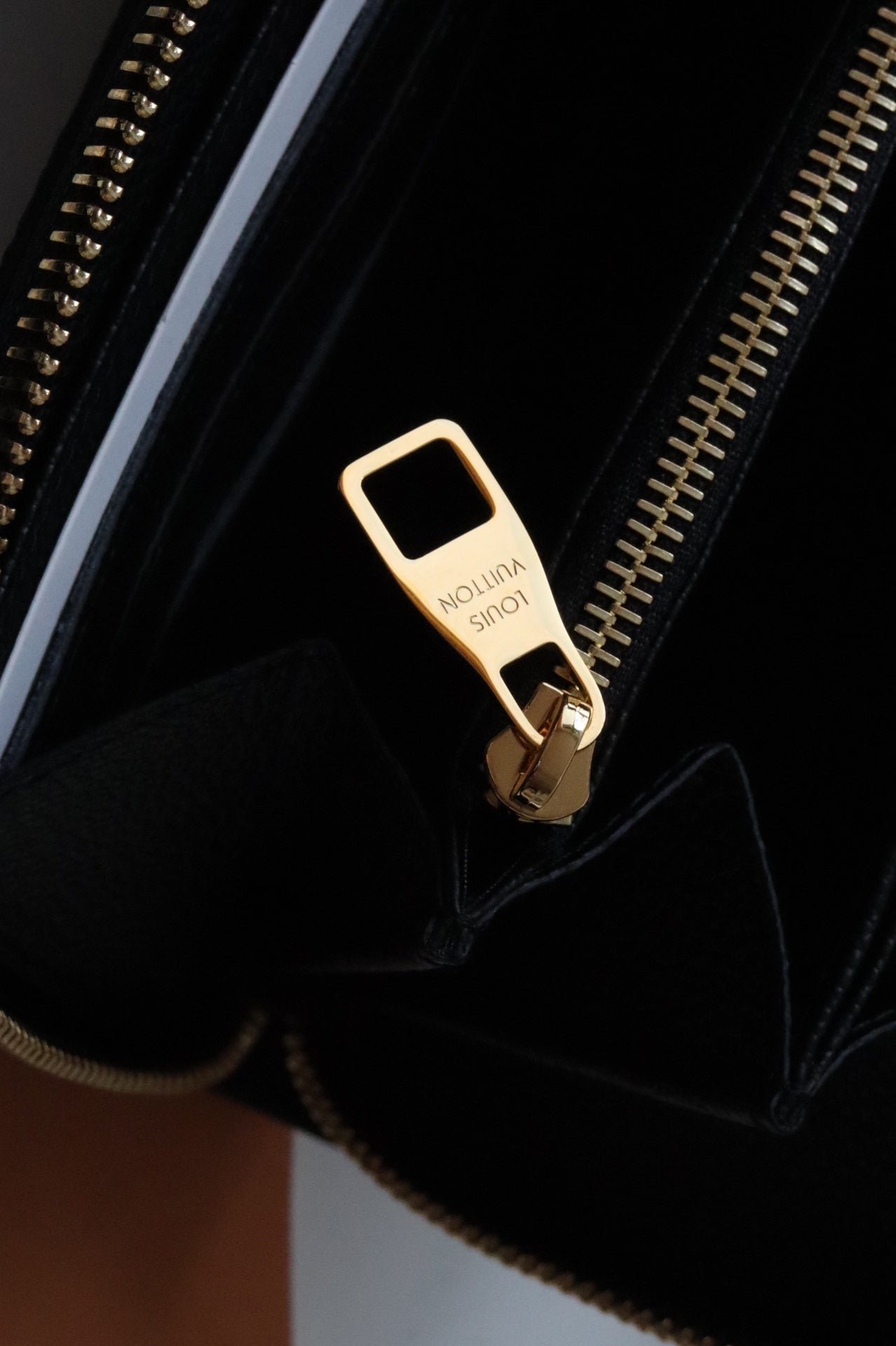 {Style No: NVW8E72S} LV ZIPPY WALLET LONG PURSE BLACK MONOGRAM EMPREINTE LEATHER - Image 10