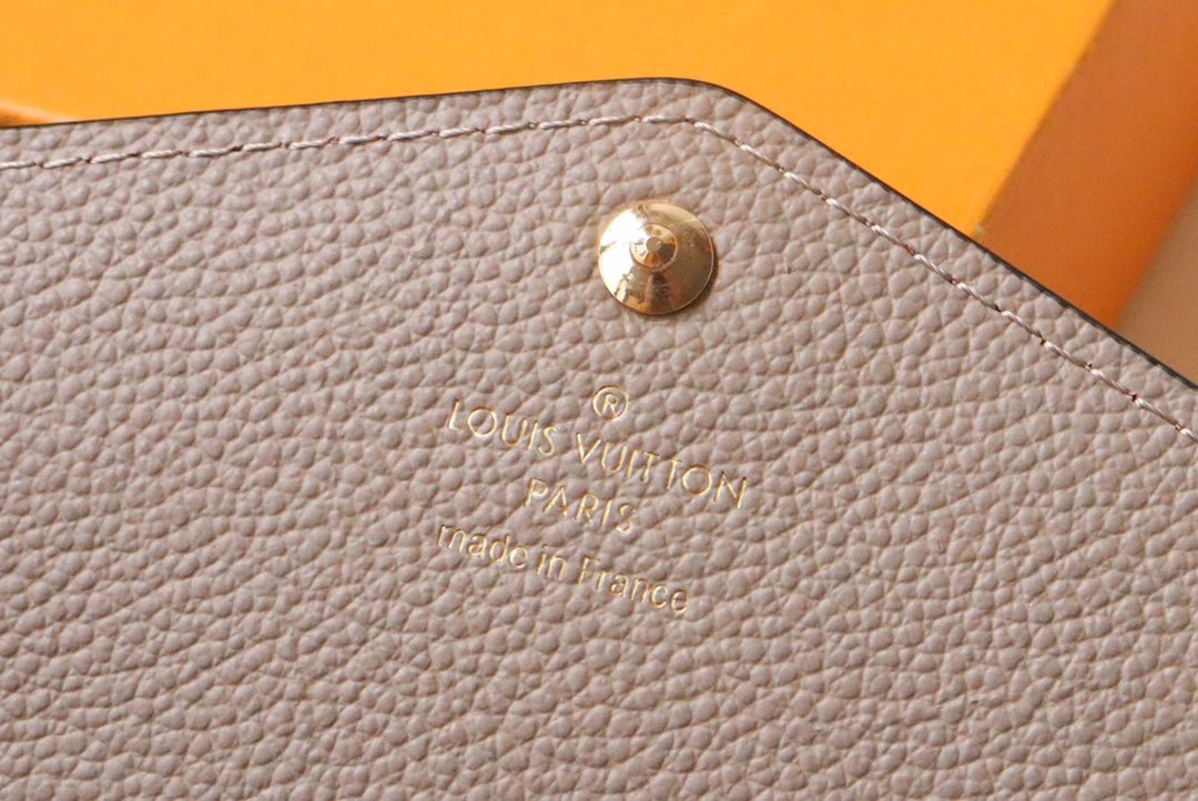 {Style No: JNY85ID9} SARAH WALLET BEIGE MONOGRAM EMPREINTE 19CM - Image 7