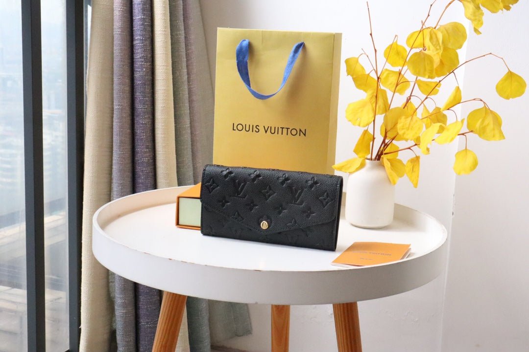 {Style No: F7LFVR6D} SARAH WALLET BLACK MONOGRAM EMPREINTE 19CM - Image 2