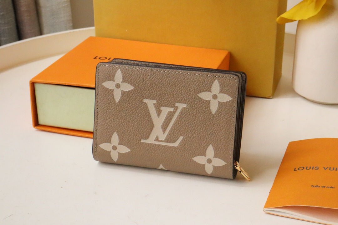 {Style No: 2IAJG31Z} CLEA WALLET 12CM BEIGE LARGE MONOGRAM EMPREINTE LEATHER - Image 2