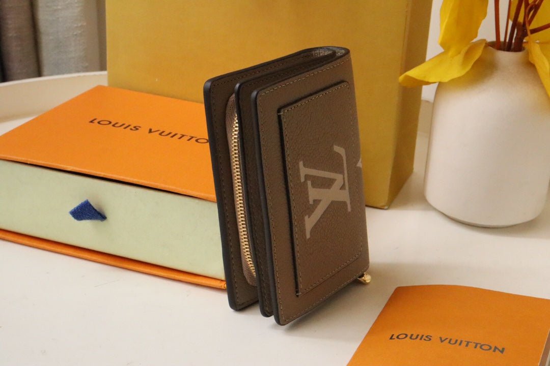 {Style No: 2IAJG31Z} CLEA WALLET 12CM BEIGE LARGE MONOGRAM EMPREINTE LEATHER - Image 3