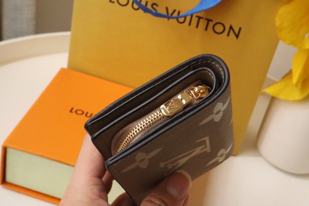 {Style No: 2IAJG31Z} CLEA WALLET 12CM BEIGE LARGE MONOGRAM EMPREINTE LEATHER - Image 4