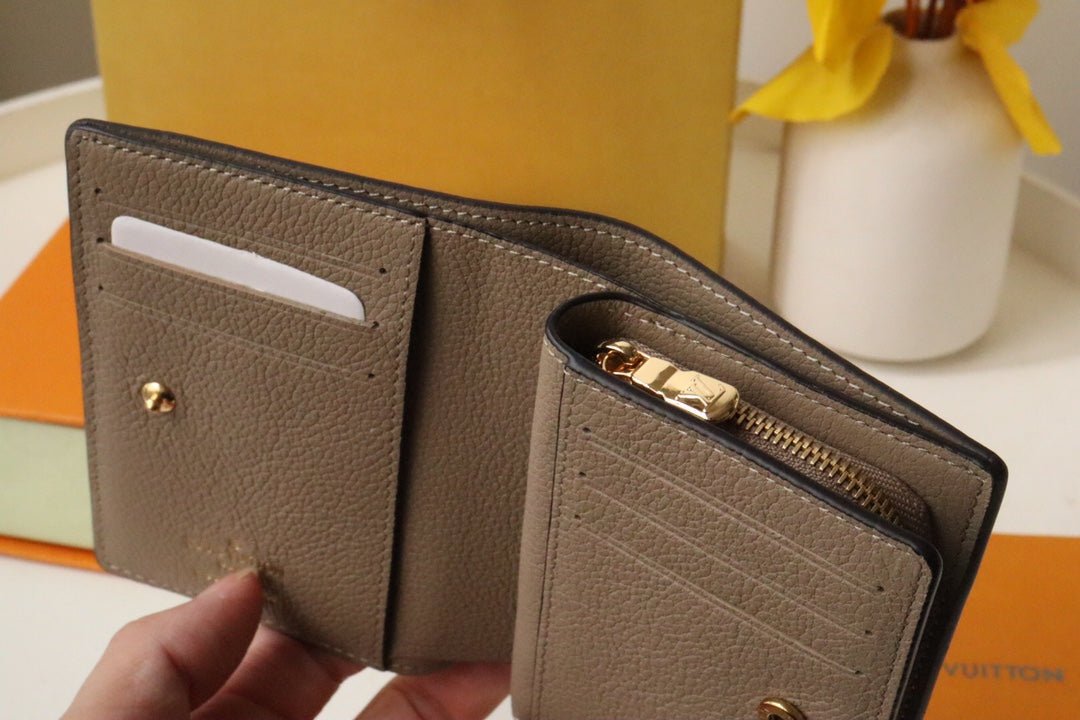 {Style No: 2IAJG31Z} CLEA WALLET 12CM BEIGE LARGE MONOGRAM EMPREINTE LEATHER - Image 7