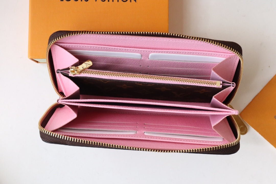 {Style No: ZVC8NMYH} ZIPPY WALLET 9.5 MONOGRAM CANVAS - Image 6