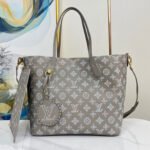 {Style No: GJY4VXIQ} BLOSSOM MM 30 MAHINA CALFSKIN