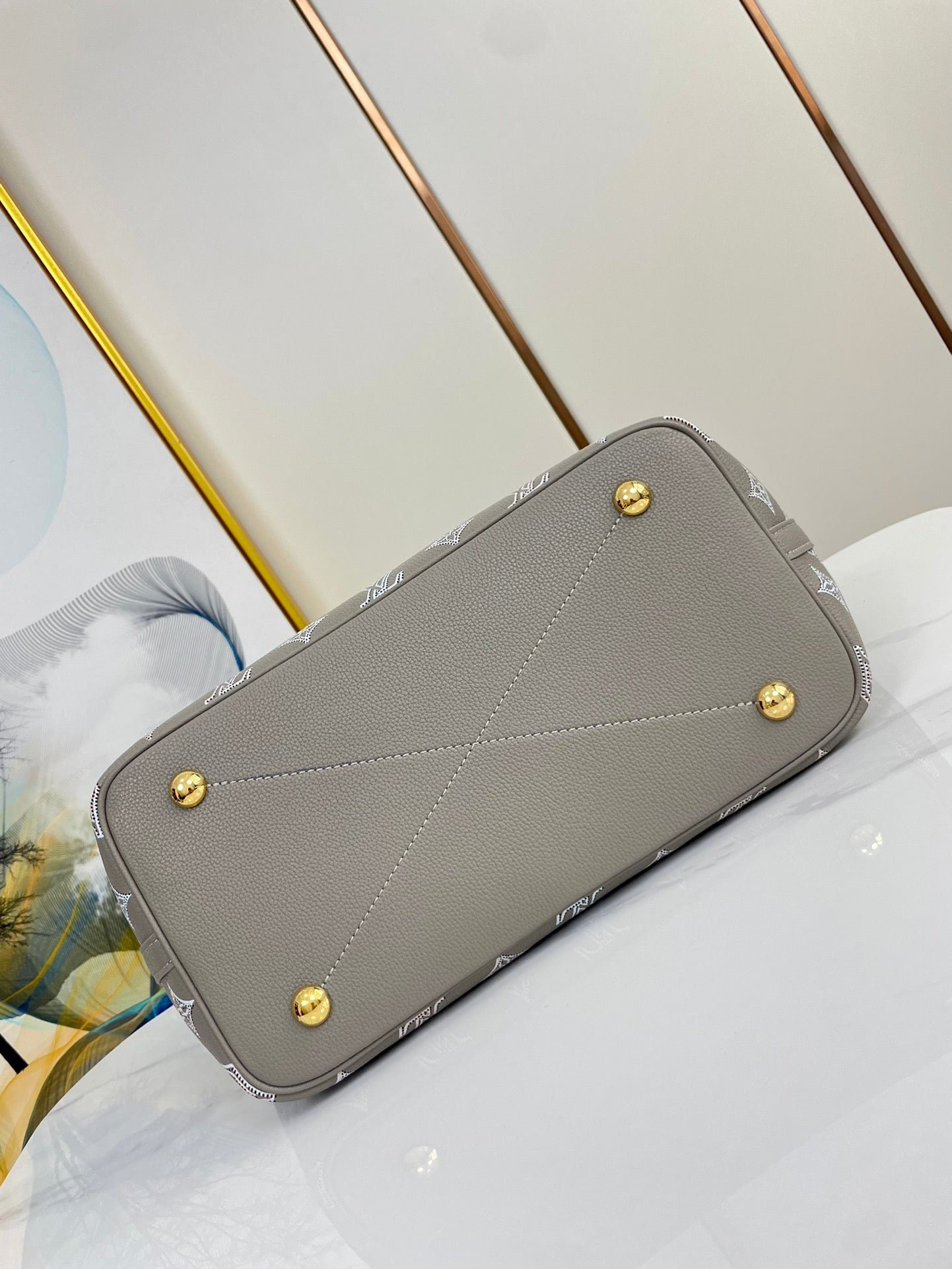 {Style No: GJY4VXIQ} BLOSSOM MM 30 MAHINA CALFSKIN - Image 4