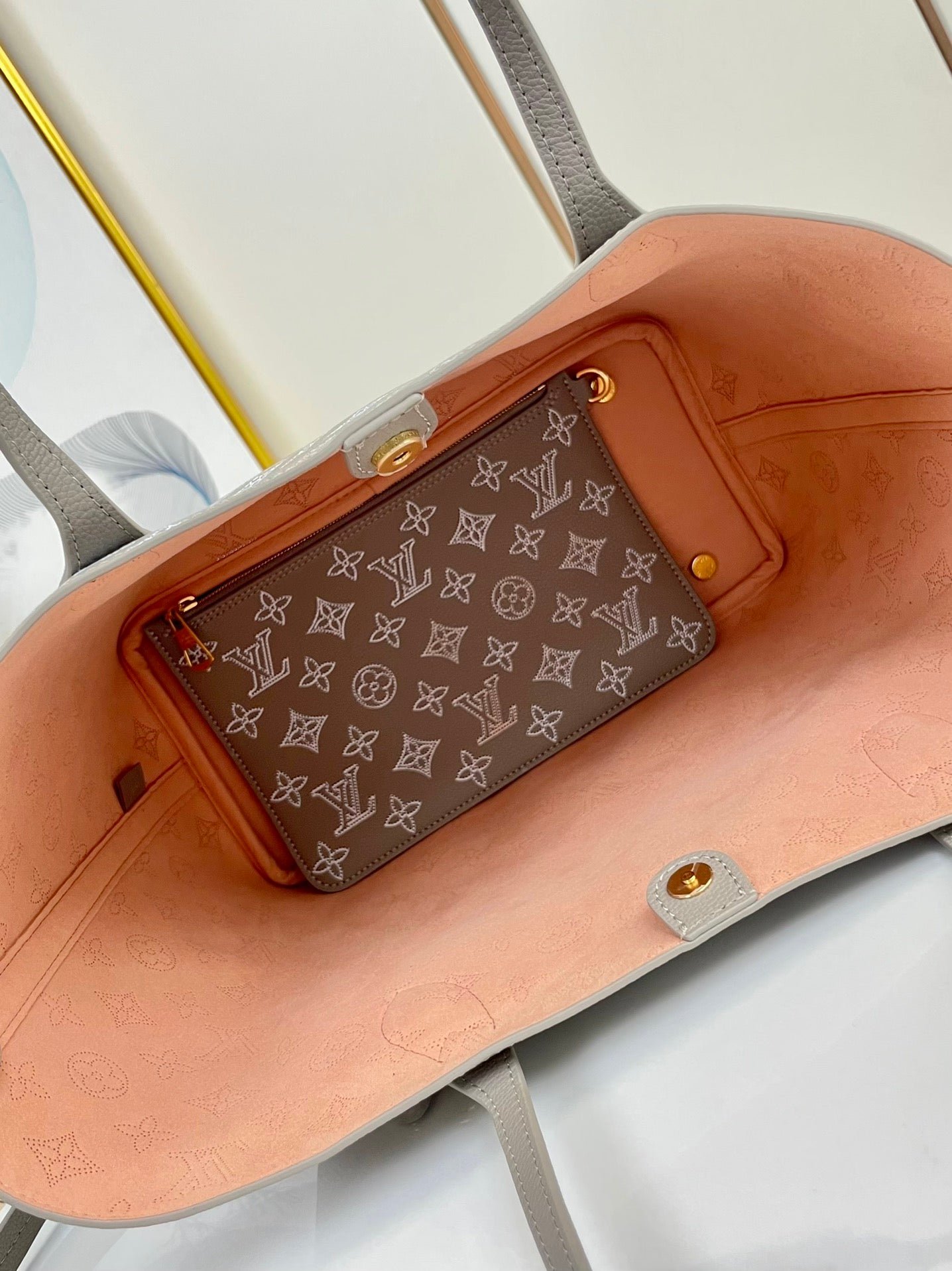 {Style No: GJY4VXIQ} BLOSSOM MM 30 MAHINA CALFSKIN - Image 8