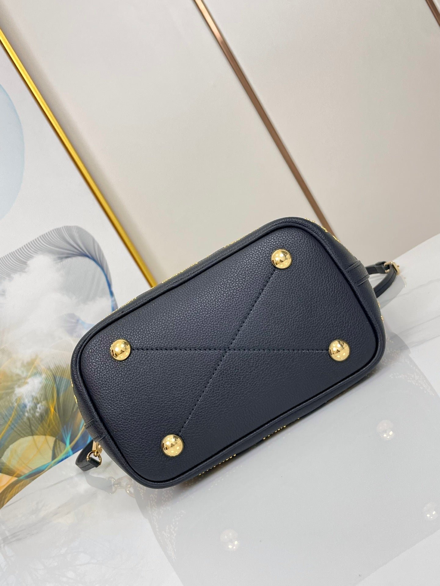 {Style No: 5OVH2K9T} BLOSSOM PM 20 BLACK MAHINA CALFSKIN - Image 4