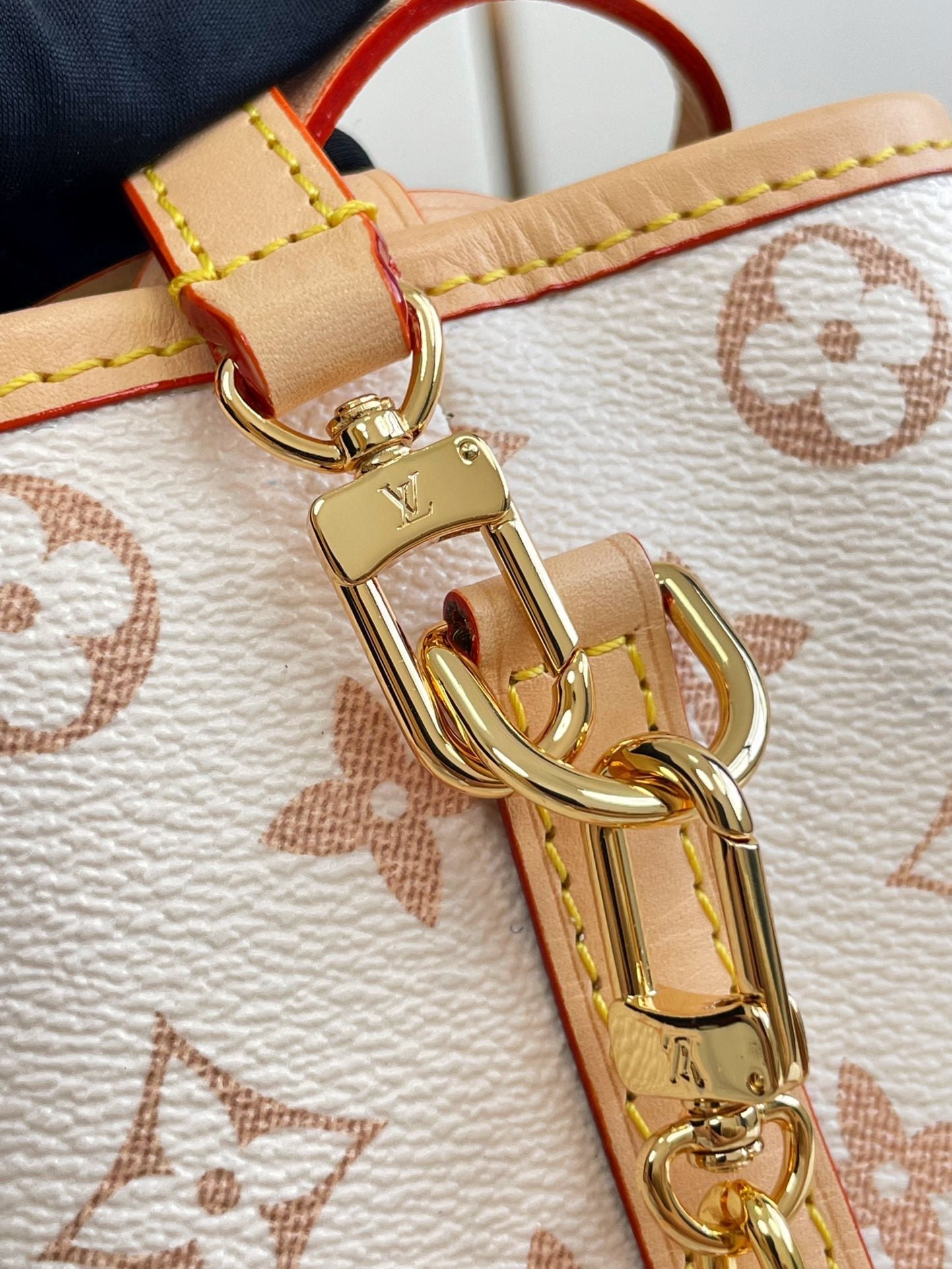 {Style No: XSZA67R8} NOE PURSE 11.5 NANO CHARM CREAM PINK MONOGRAM CANVAS - Image 7