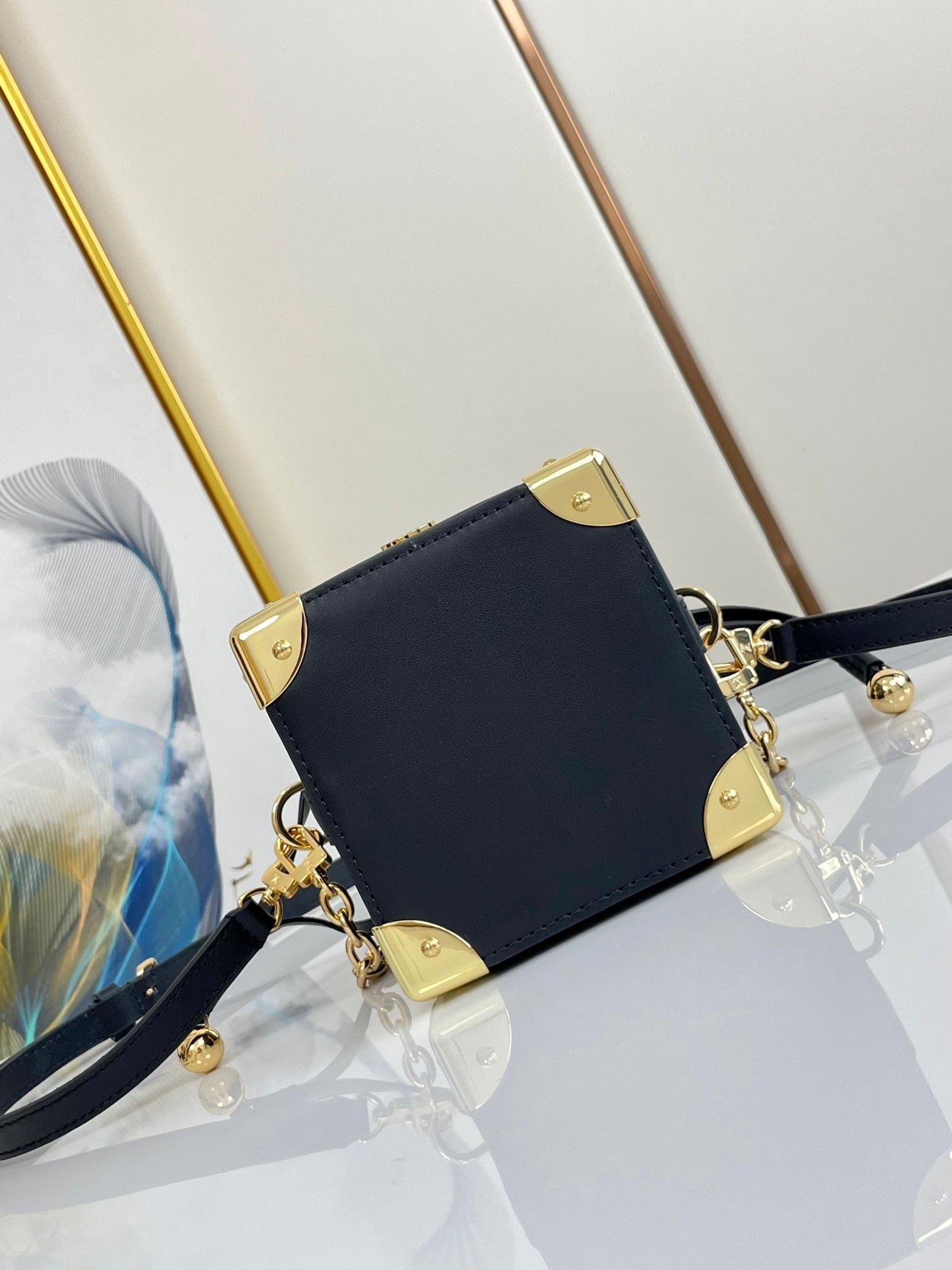 {Style No: 5K972YXI} NOE PURSE 11.5 NANO CHARM BLACK CALFSKIN - Image 4