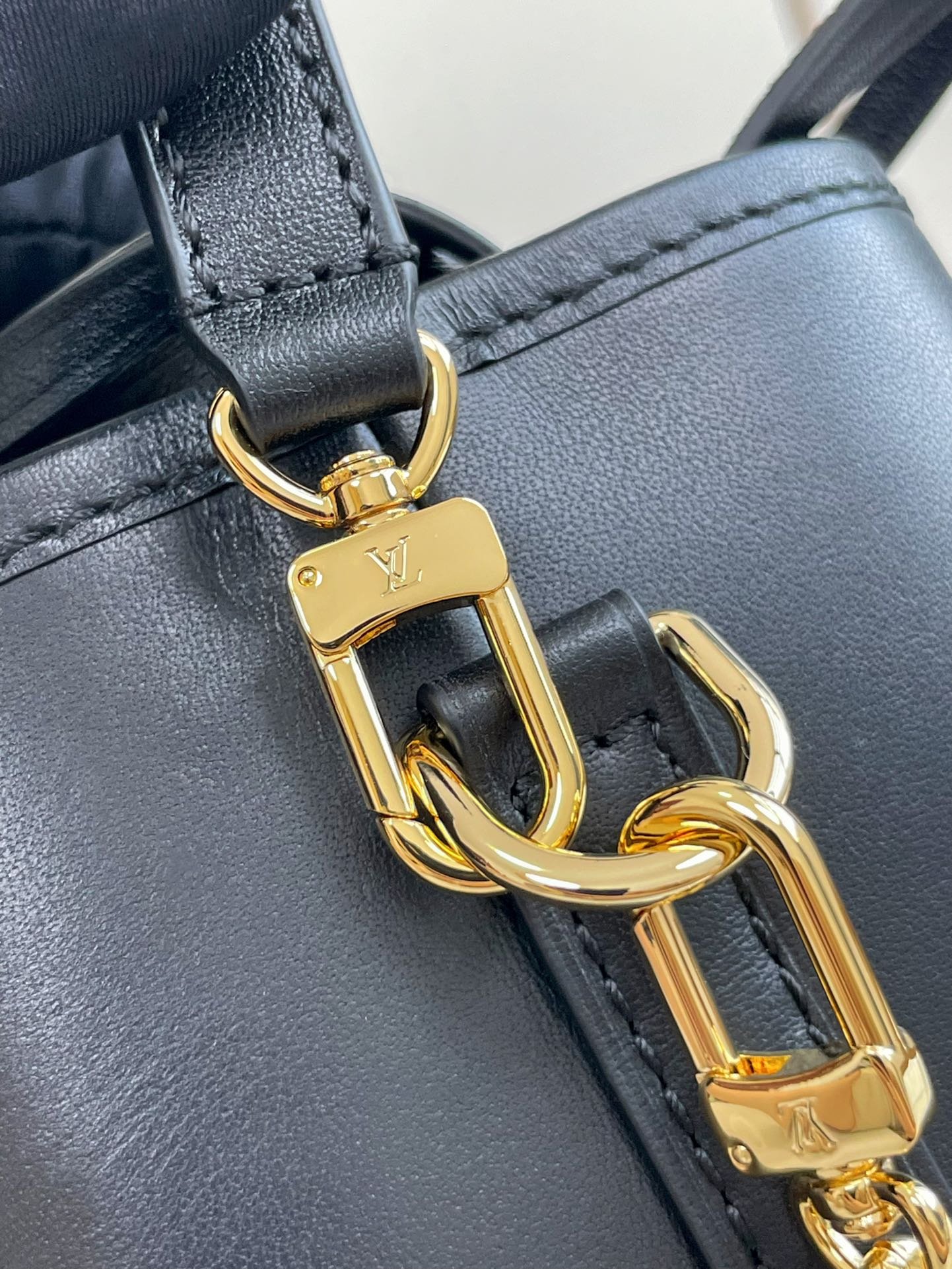 {Style No: 5K972YXI} NOE PURSE 11.5 NANO CHARM BLACK CALFSKIN - Image 7