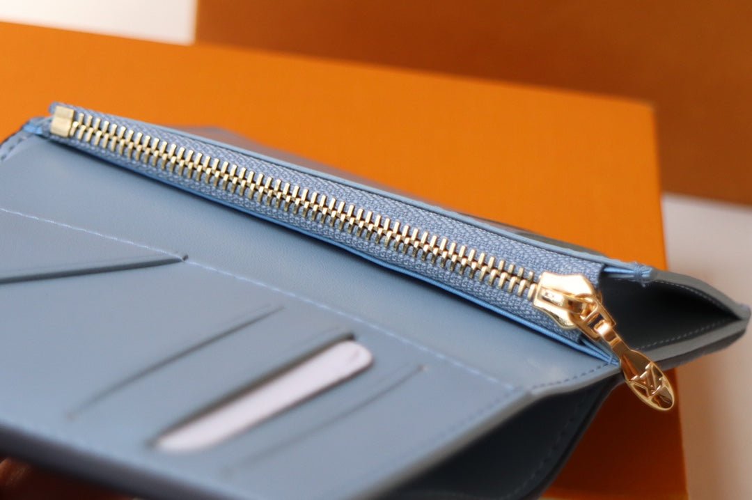 {Style No: RNOOX1V8} VERTICAL COMPACT WALLET GREY CAPUCINES - Image 5