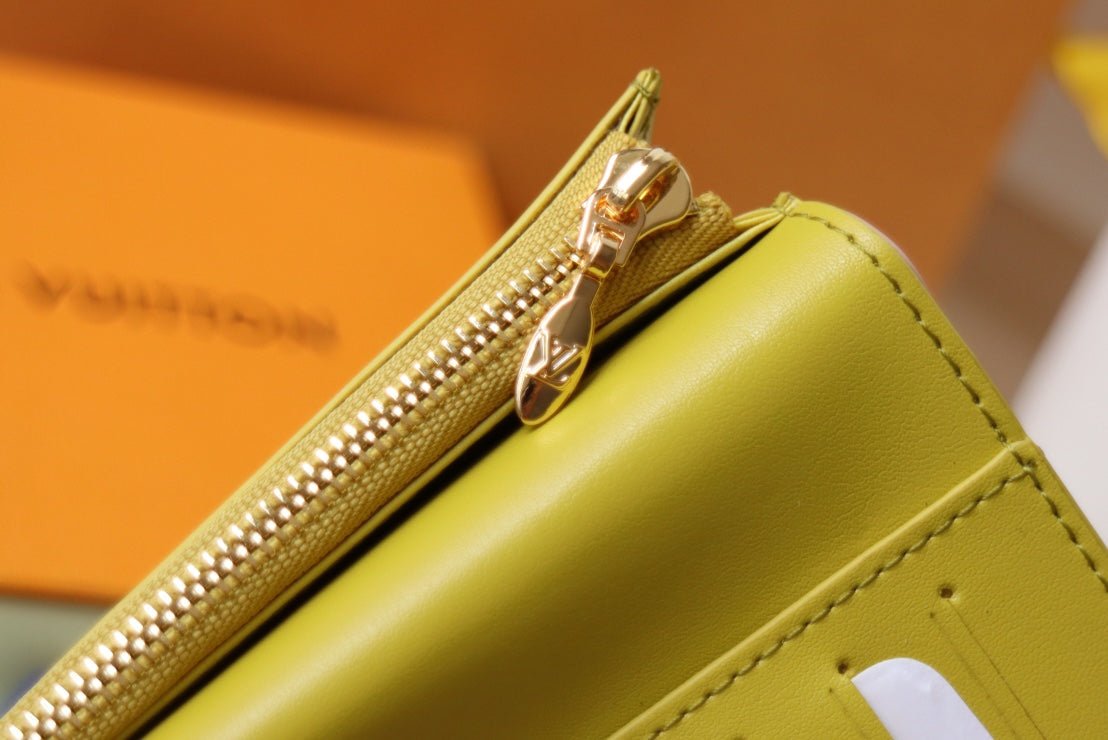 {Style No: OIVXH5X5} VERTICAL COMPACT WALLET PINK CAPUCINES - Image 8