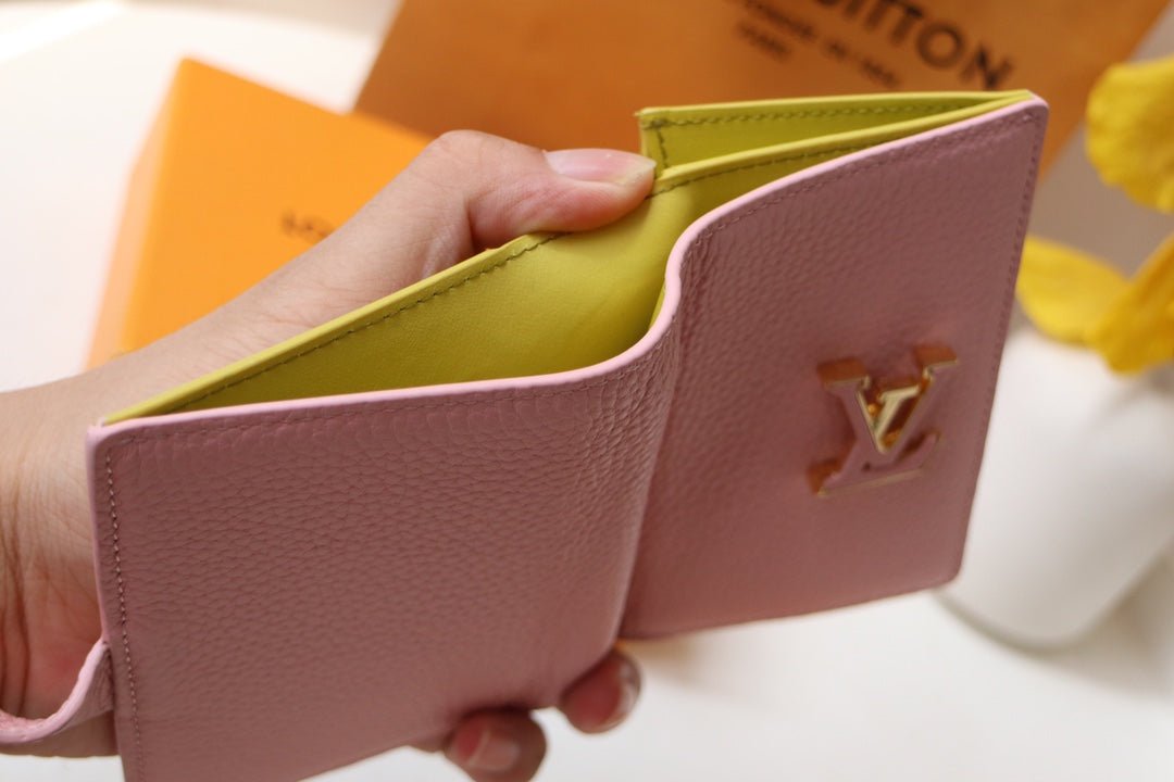 {Style No: OIVXH5X5} VERTICAL COMPACT WALLET PINK CAPUCINES - Image 9