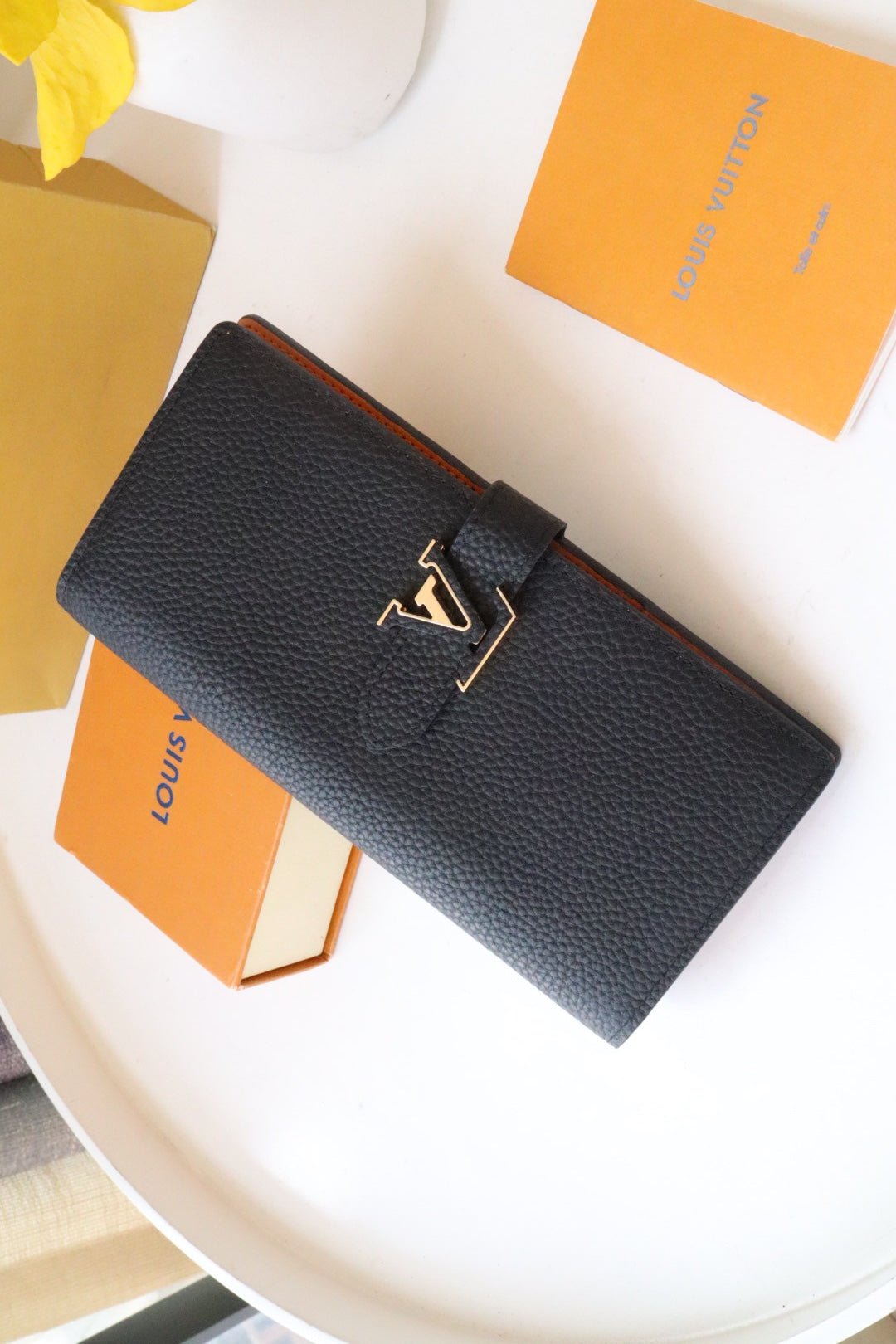{Style No: JY9XORZD} VERTICAL WALLET CAPUCINES BLACK - Image 2