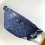 {Style No: UJ1XWIZR} LV 25S DISCOVERY BUMBAG 44 IN DARK BLUE EMBOSSED MONOGRAM ECLIPSE CALFSKIN