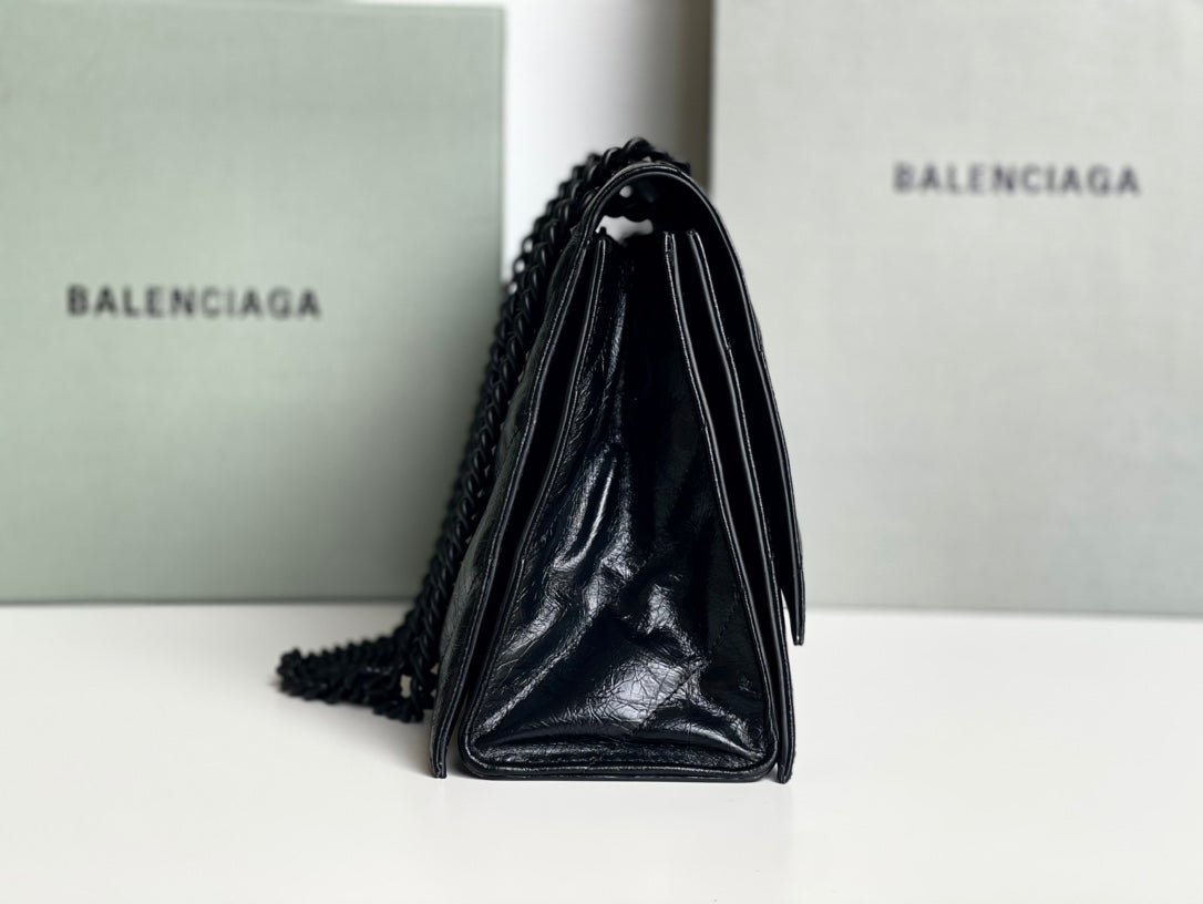 {Style No: 9MG4BCAE} CRUSH MEDIUM CHAIN BAG 31 IN BLACK QUILTED CRUSHED CALFSKIN BLACK HARDWARE - Image 9