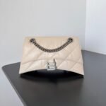 {Style No: KQZEFOV1} CRUSH CHAINED BAG 25 IN BEIGE QUILTED LAMBSKIN SILVER HARDWARE