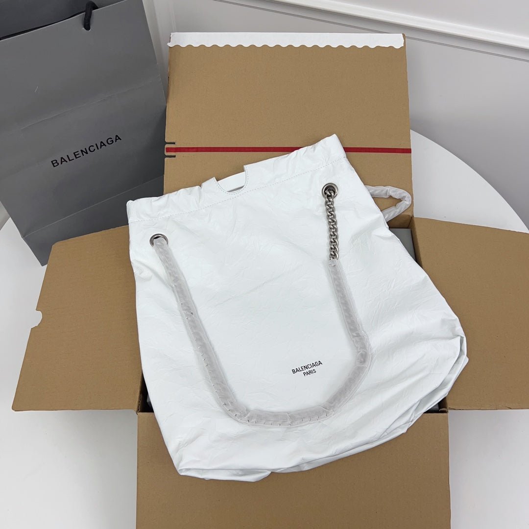 {Style No: NEBBG7F5} CRUSH LARGE TOTE BAG 46 IN WHITE CRUSHED CALFSKIN SILVER HARDWARE - Image 2