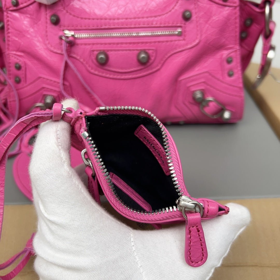 {Style No: 5QRBFSFC} NEO CAGOLE 26 IN DEEP PINK LAMBSKIN - Image 4